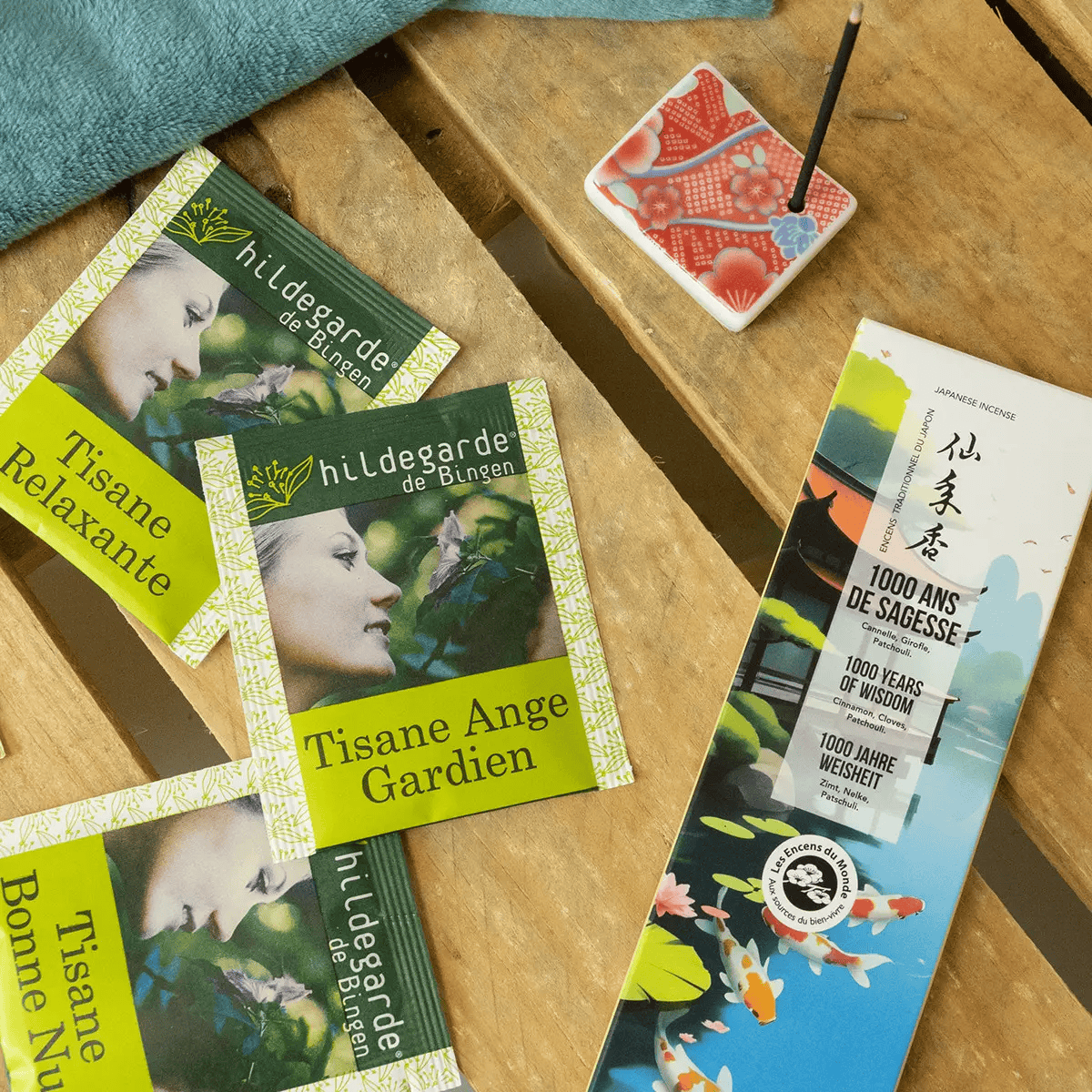 Ajándékcsomag japán füstölőpálcikával, kerámia pálcikatartóval, szempárnával, BIO gyógytea filterekkel